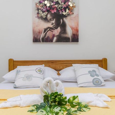 Apartment Robyn On The Beach سريما المظهر الخارجي الصورة